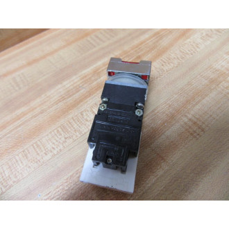 General Electric CR104ME31625 Pushbutton 55-670907 - New No Box