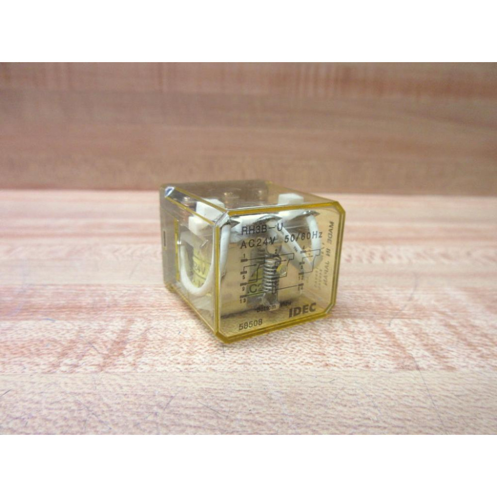 IDEC RH3B-U-AC24V Relay RH3B-U-24VAC - Used