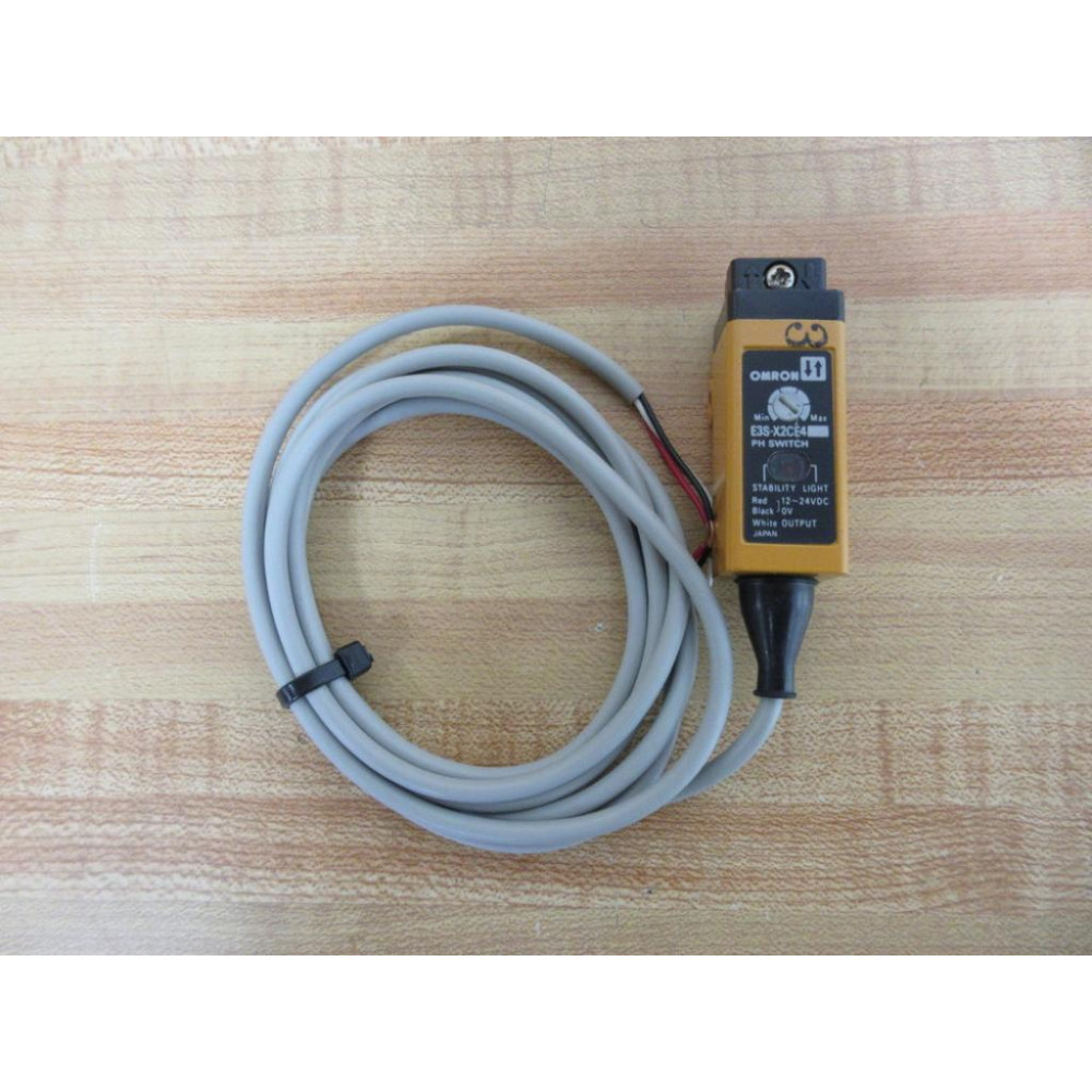 Omron E3S-X2CE4 Photoelectric Switch E3SX2CE4 - New No Box