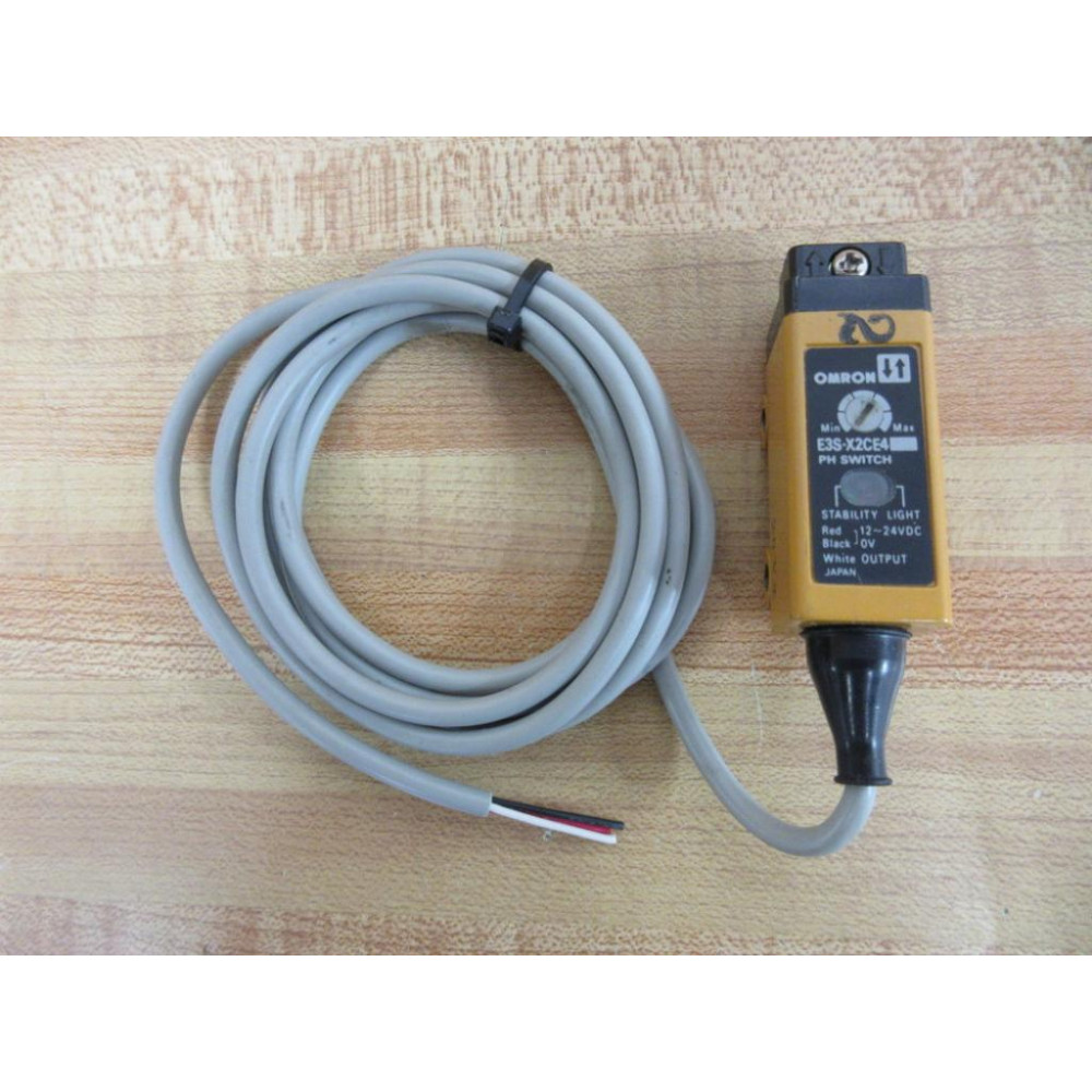 Omron E3S-X2CE4 Photoelectric Switch E3SX2CE4 - Used