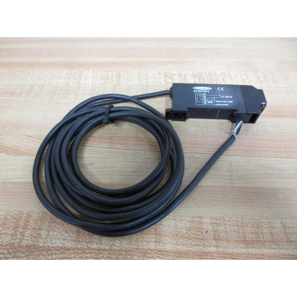 Banner D12EP6FVQ Photoelectric Sensor Without 5 Pin Male Connector - Used