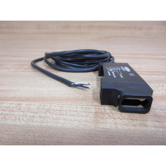 Banner D12EP6FVQ Photoelectric Sensor Without 5 Pin Male Connector - Used