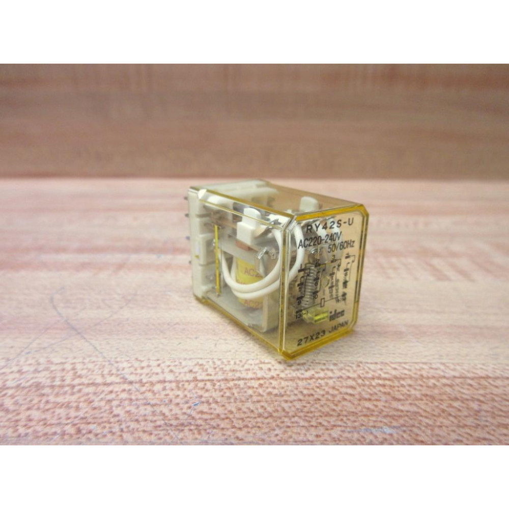 IDEC RY42S-U-AC220-240V Relay RY42S-U-220-240V AC - New No Box