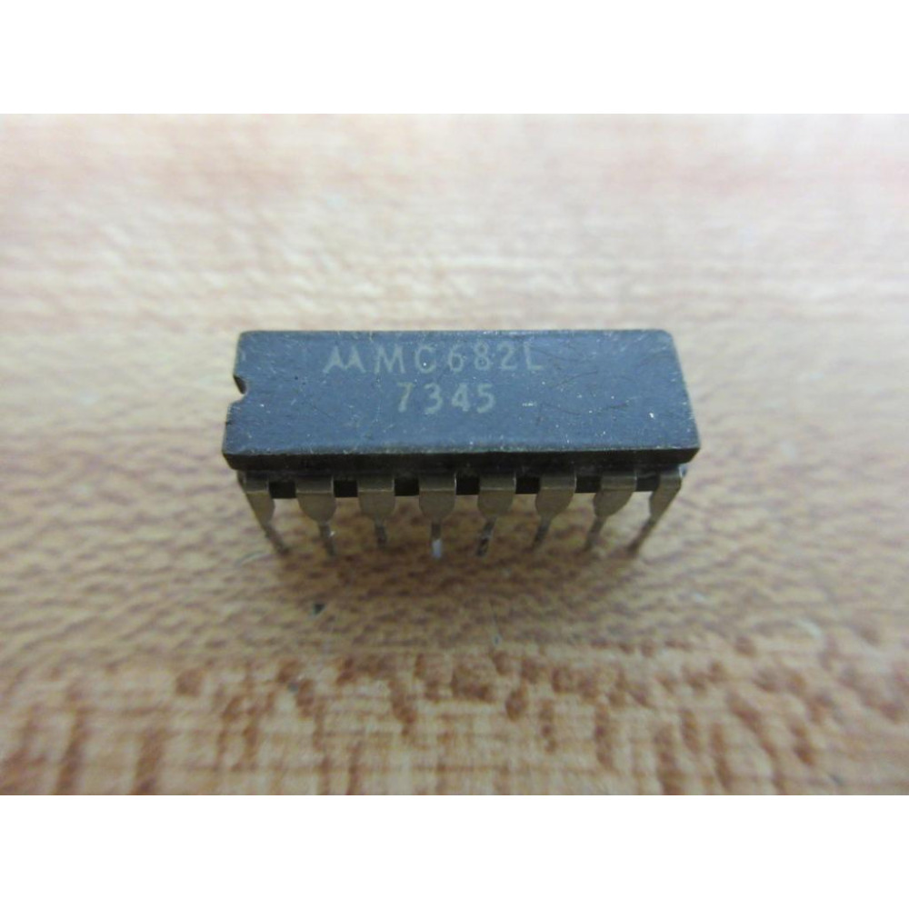Motorola MMC682L Integrated Circuit