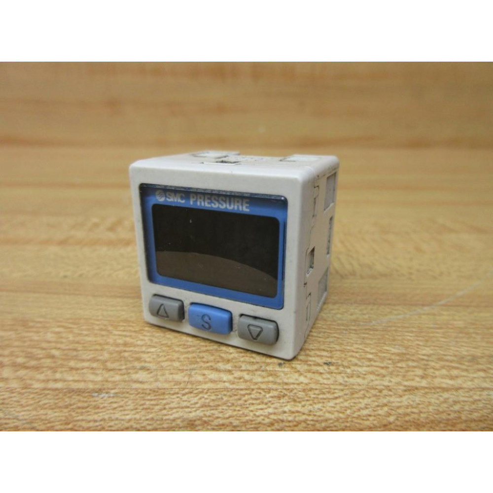 SMC ZSE30AF-01-N-M Digital Pressure Switch ZSE30AF01NM - Used