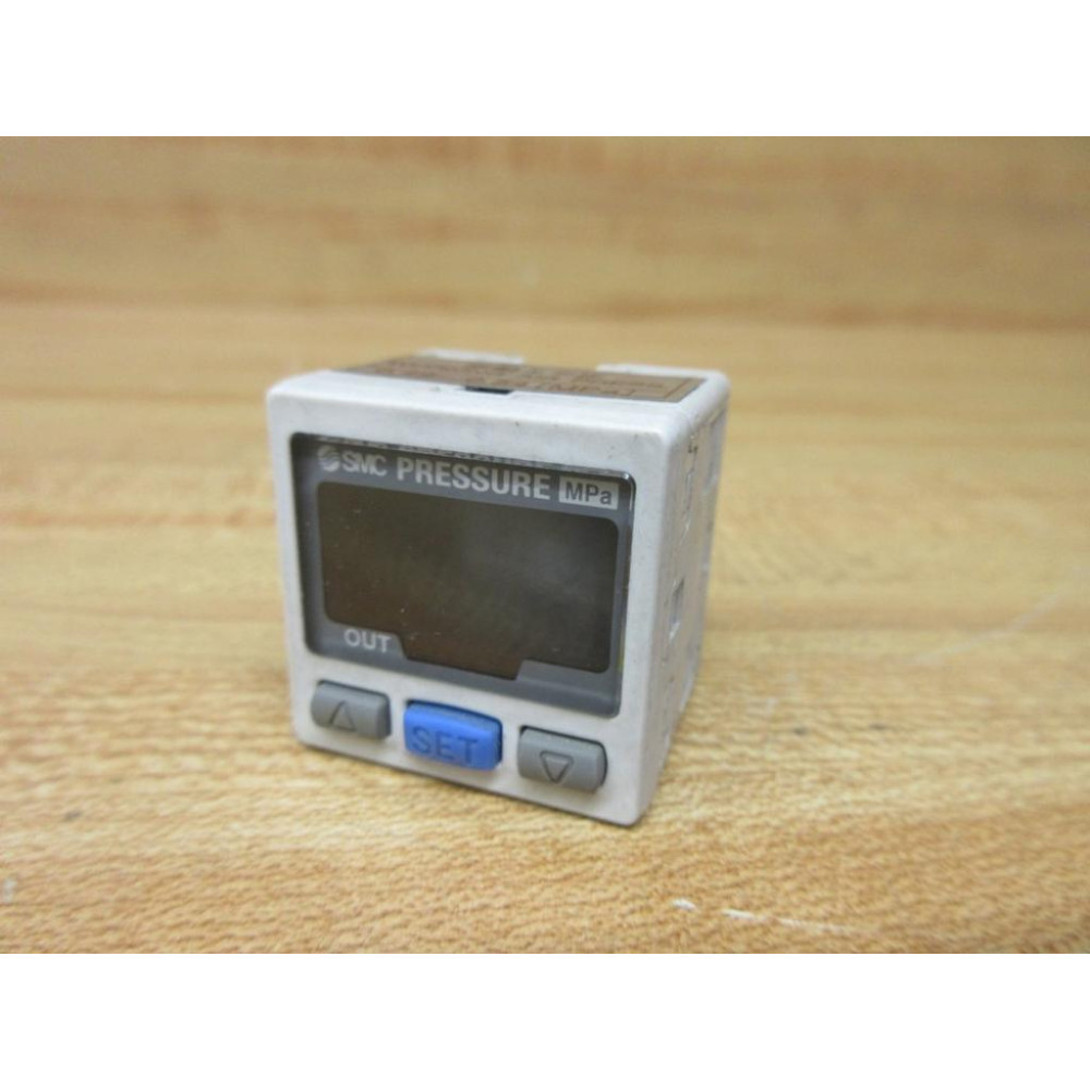 SMC ISE30-01-25-M Digital Pressure Switch ISE300125M - Used