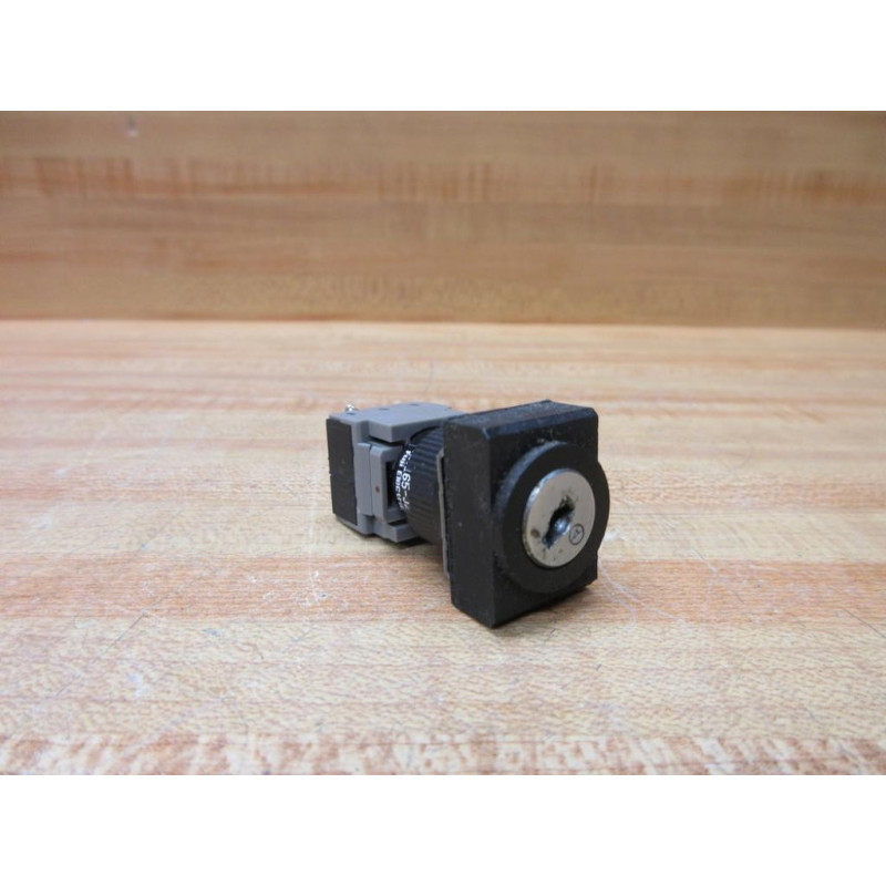 Fuji Electric AH165-J2A Push Button AH165J2A WOut Key - Used