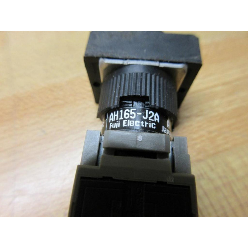 Fuji Electric AH165-J2A Push Button AH165J2A WOut Key - Used