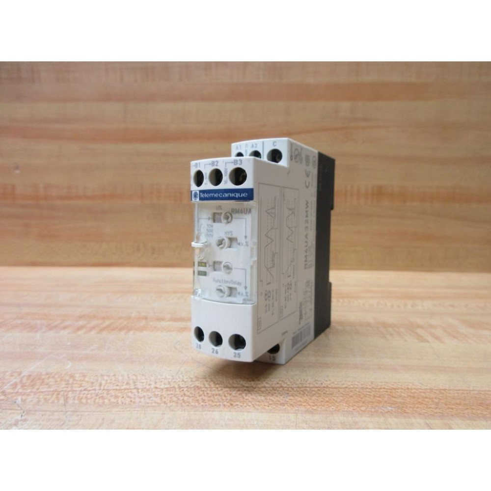 Telemecanique RM4UA32MW Voltage Measurement Relay - Used