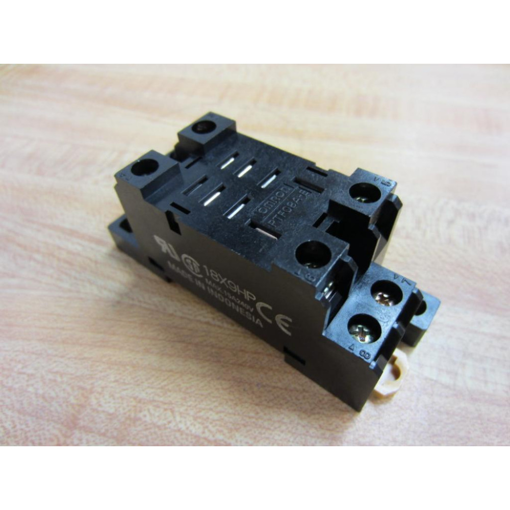 Omron PTF08A-E Relay Socket PTF08AE - New No Box