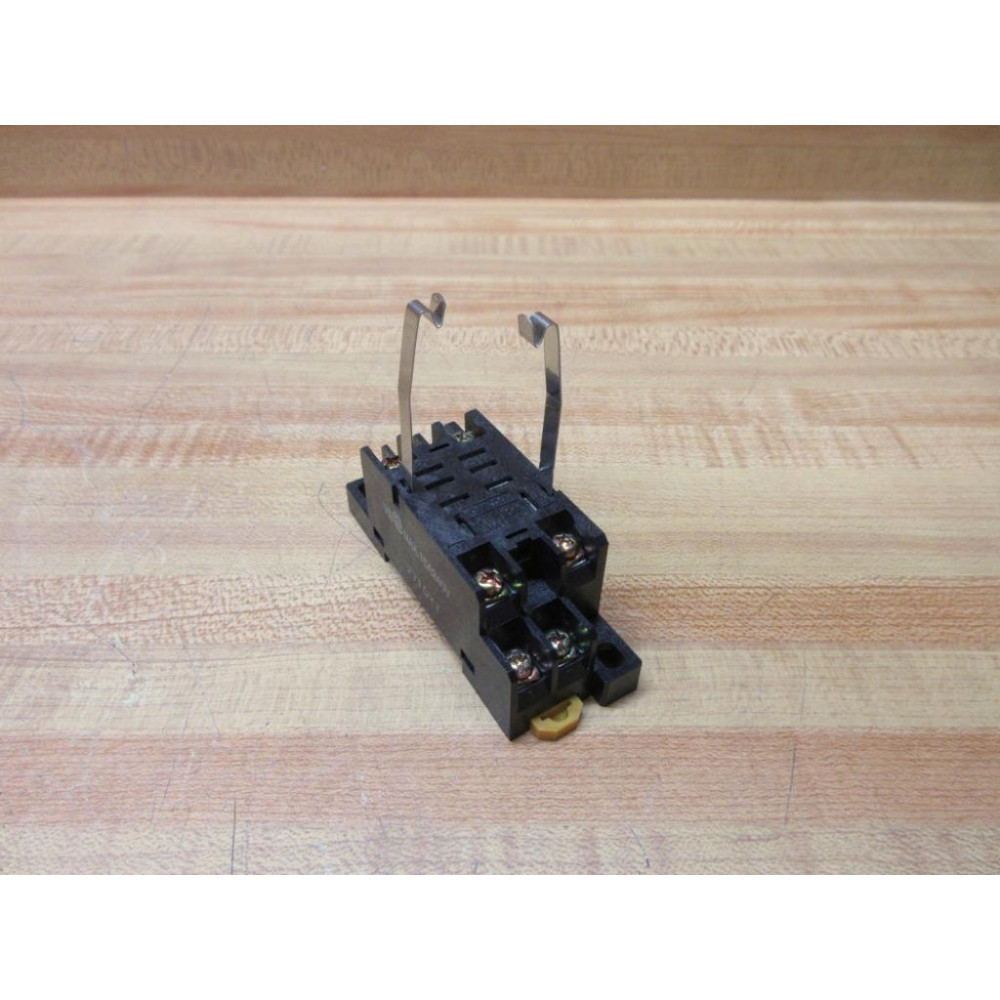 Omron PTF08A Relay Socket WMetal Retainers - Used