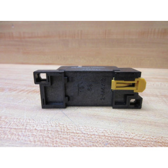 Omron PTF08A Relay Socket WMetal Retainers - Used