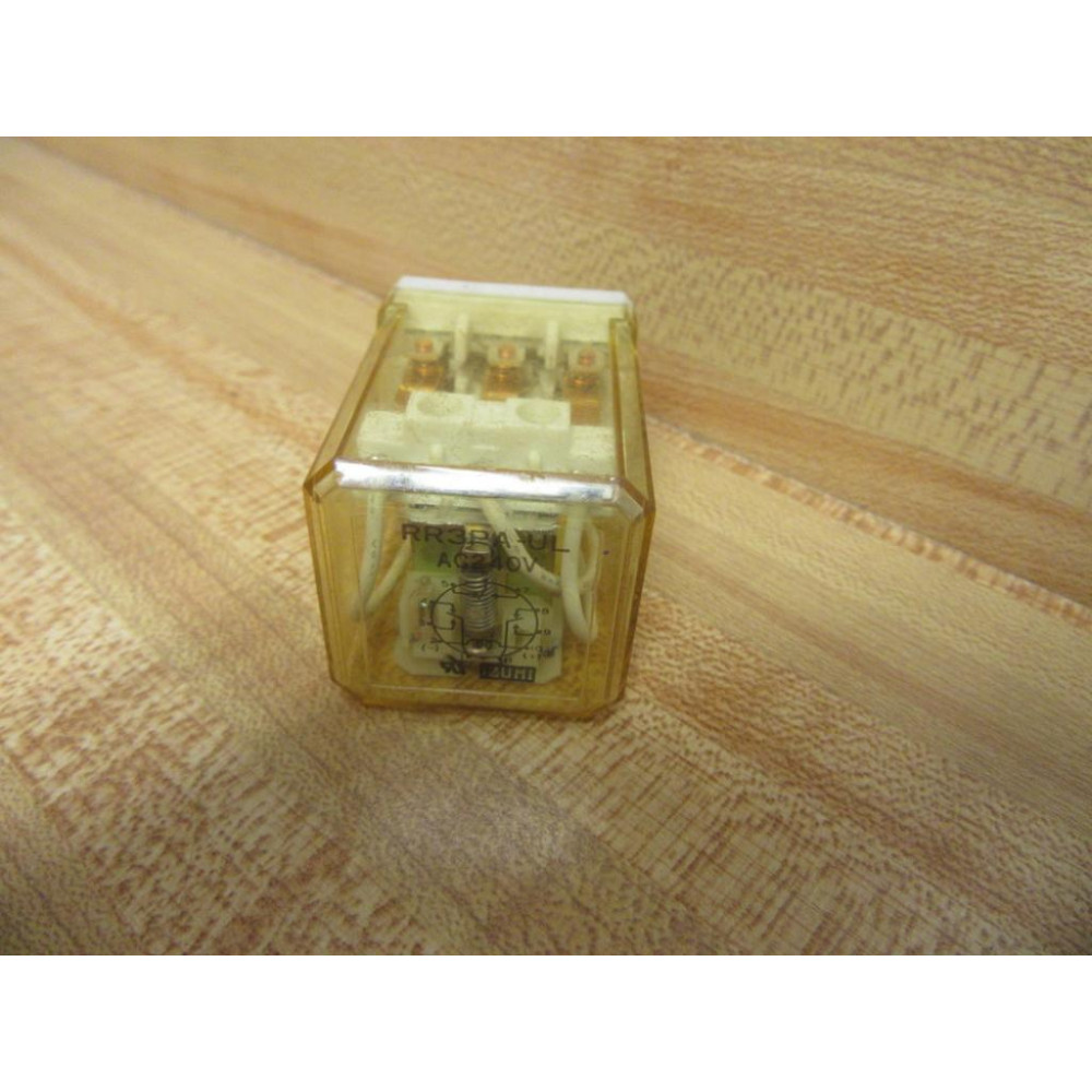 IDEC RR3PA-UL-AC240V Relay RR3PA-UL-240V AC - Used