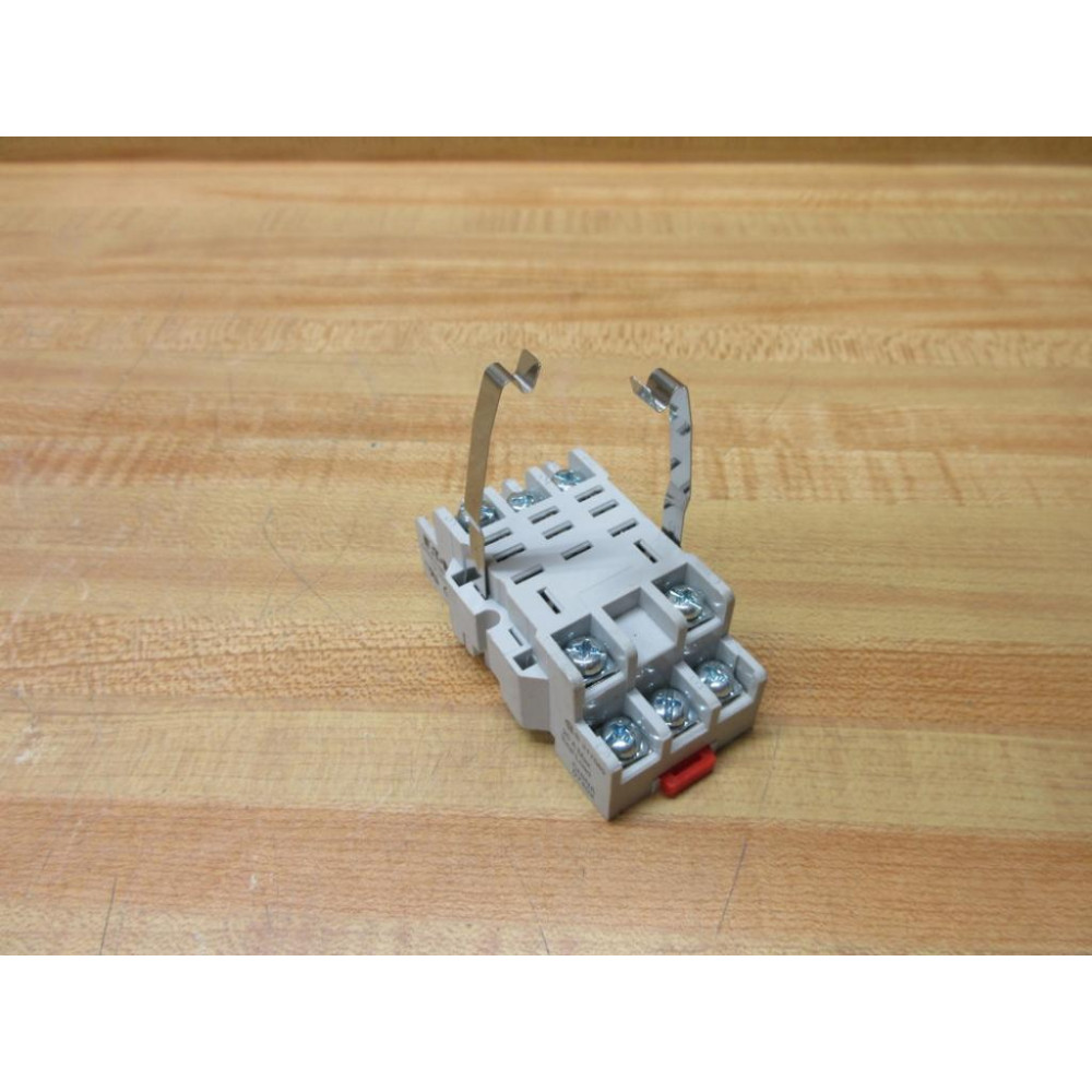 Cutler-Hammer Eaton D7PA3 Relay Socket Series B WRetainers - Used