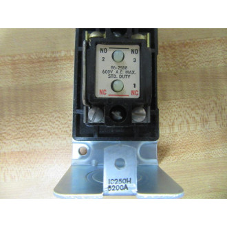 Cutler Hammer 10250H5200 Eaton Pushbutton Station