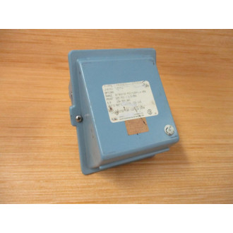 United Electric Controls J400-552 Pressure Switch J400552 - Used