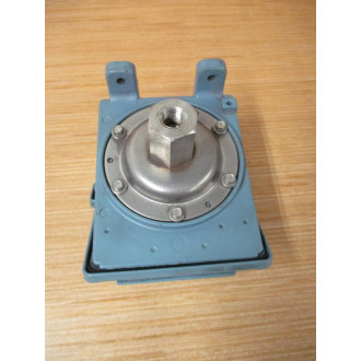 United Electric Controls J400-552 Pressure Switch J400552 - Used