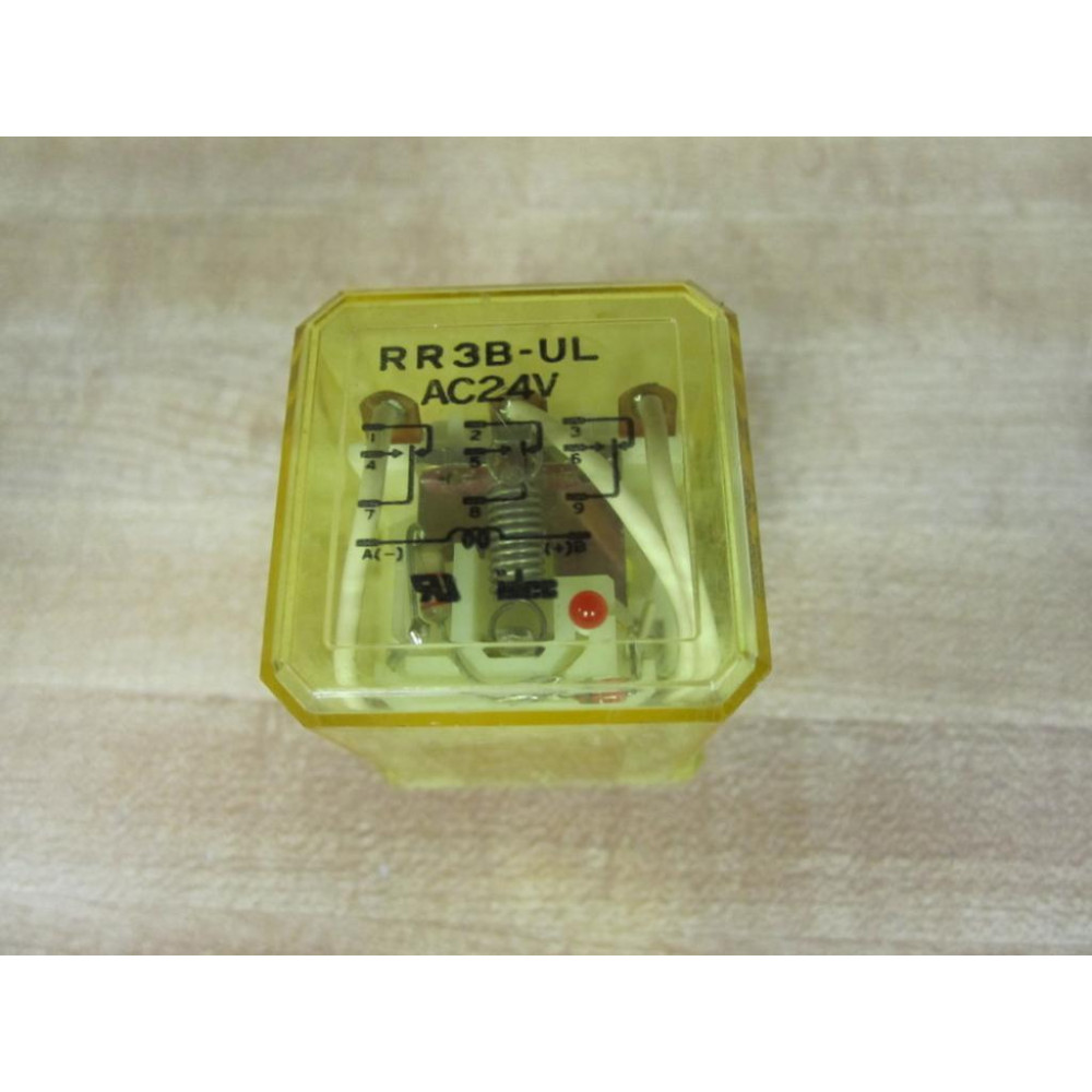IDEC RR3B-UL AC24V Relay RR3BULAC24V - Used