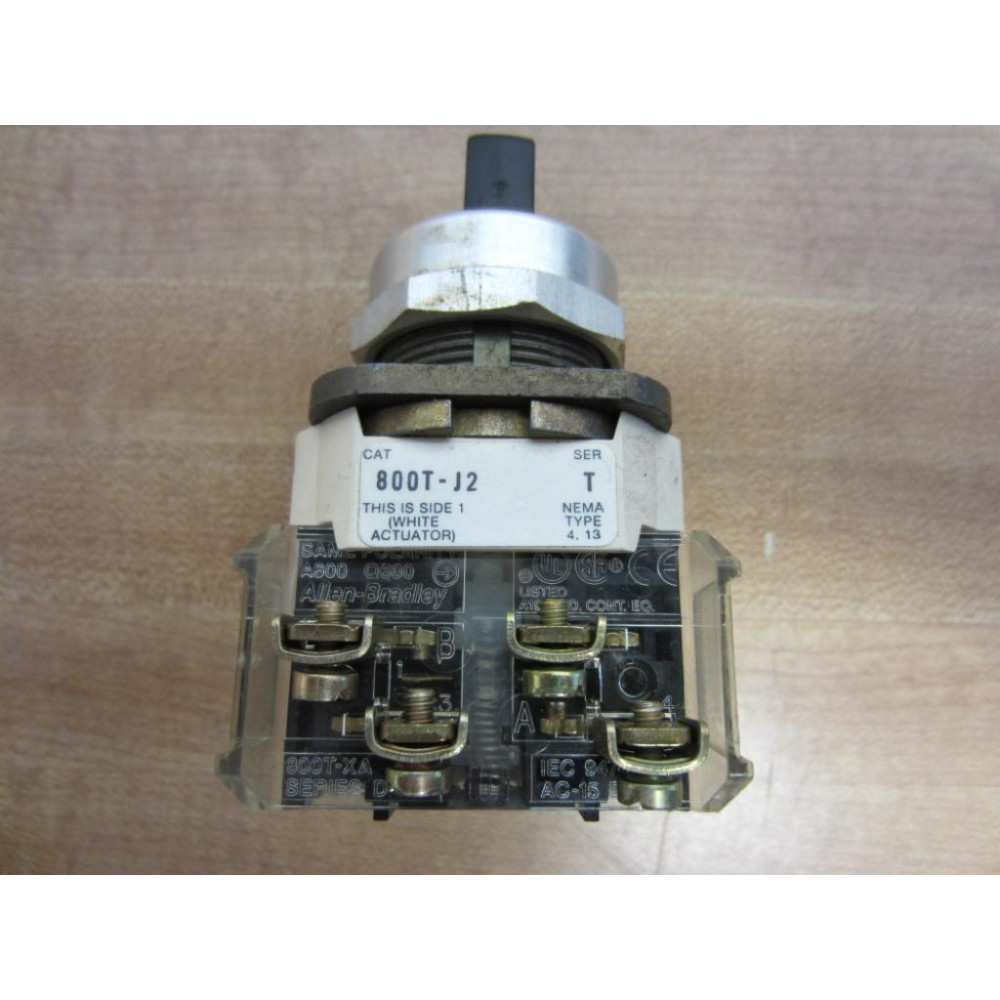 Allen Bradley 800T-J2A Selector Switch 800TJ2A W(2) 800T-XA - Used