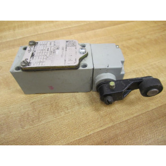 General Electric CR115GB101 Roller Limit Switch WRoller Lever - Used