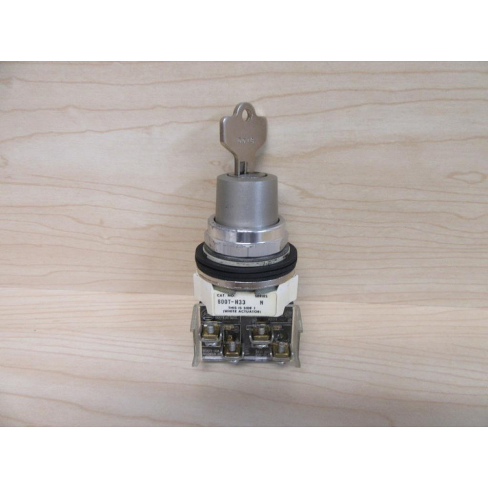 Allen Bradley 800T-H33A Selector Switch - Used