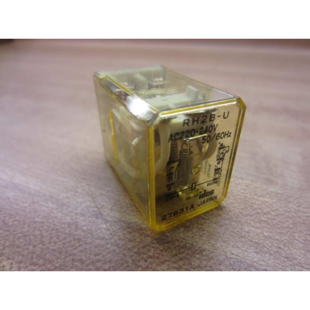 IDEC RH2B-U AC220-240 Relay RH2BUAC220240V - New No Box