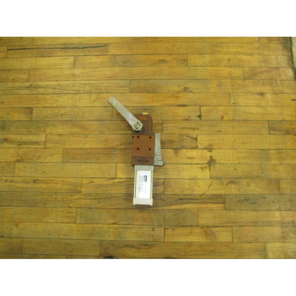 De-Sta-Co 82G5N-2110002-20890A Clamp - New No Box