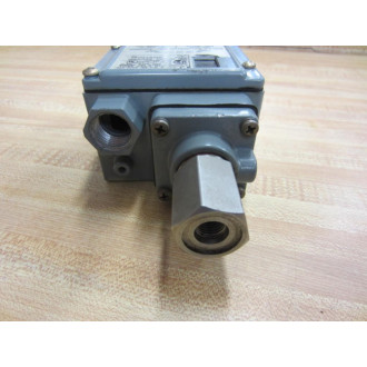 Square D 9012-GFW-3 Pressure Switch 9012GFW3 - Used