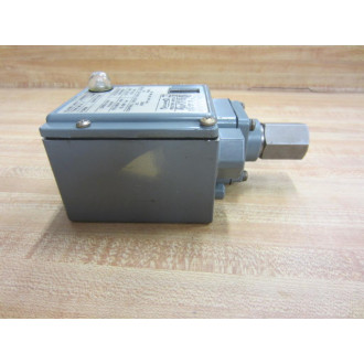 Square D 9012-GFW-3 Pressure Switch 9012GFW3 - Used