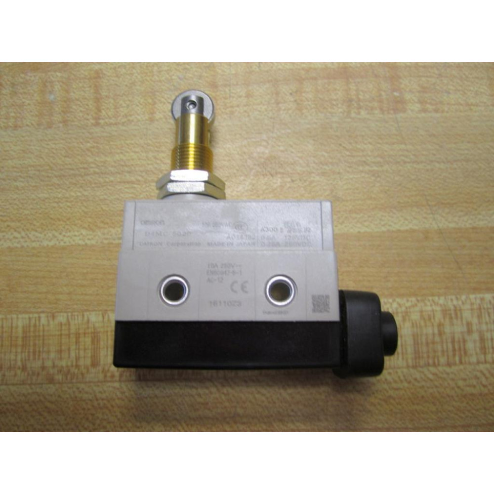 Omron D4MC-5020 Limit Switch Roller Plunger D4MC5020 - New No Box