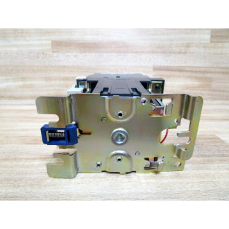 Schneider Electric LC1DREQ3831G2 Contactor Assembly Cracked Housing - Used