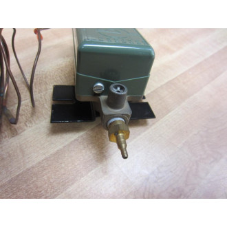 Johnson Controls T-5210-7 T52107 Temperature Transmitter - New No Box