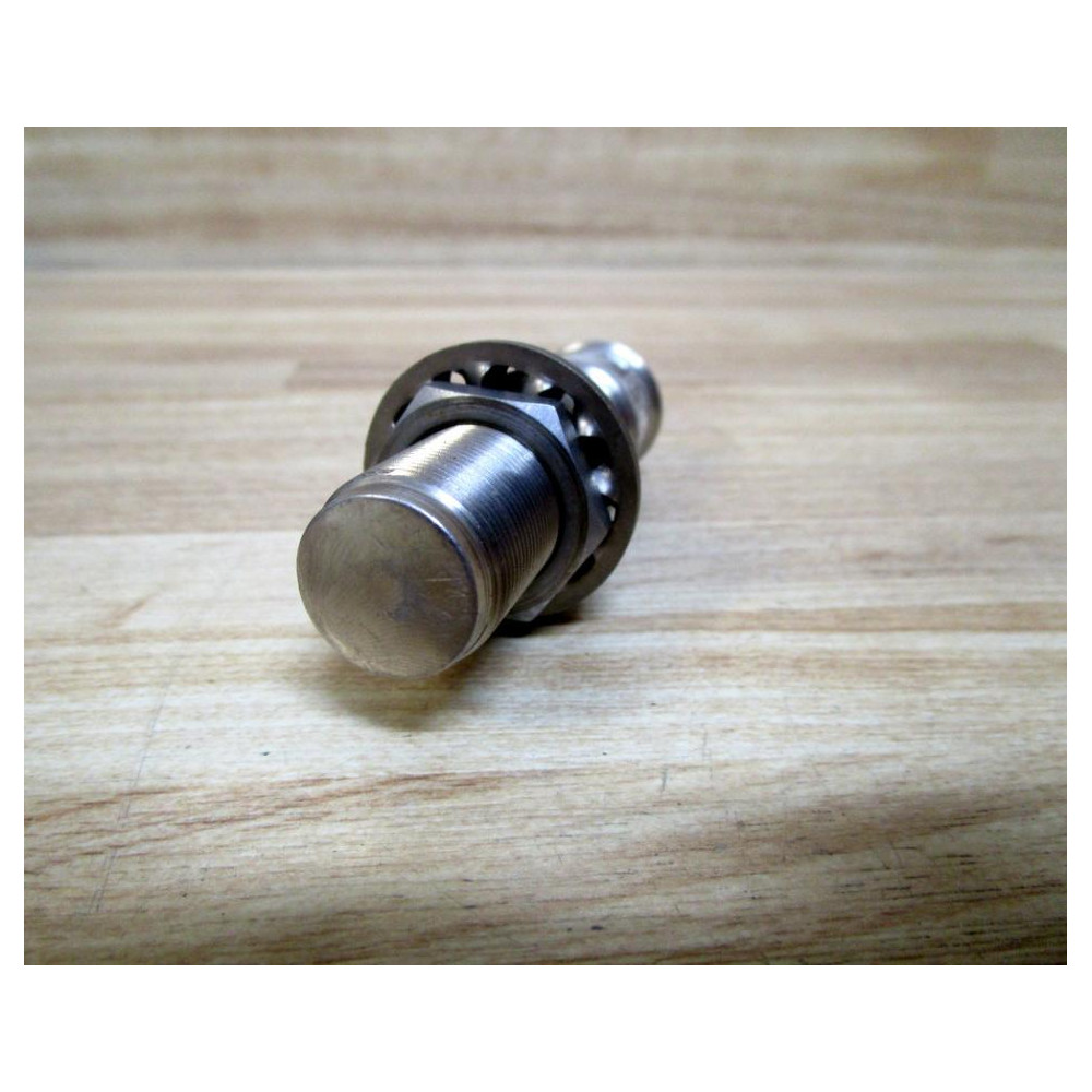 Allen Bradley 871TM-D5NP18-N4 Proximity Switch Series A - New No Box