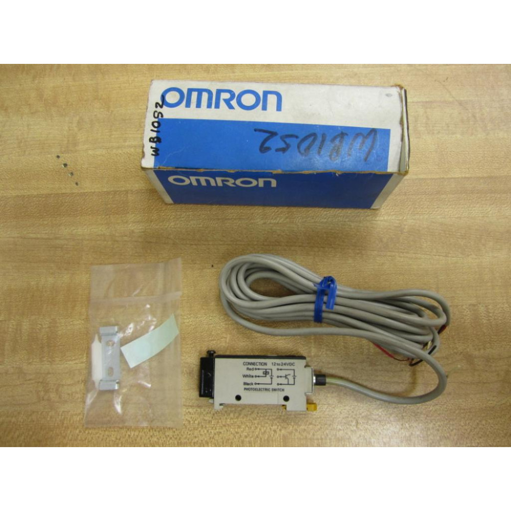 Omron E3XR-CE4 Photoelectric Switch E3XRCE4