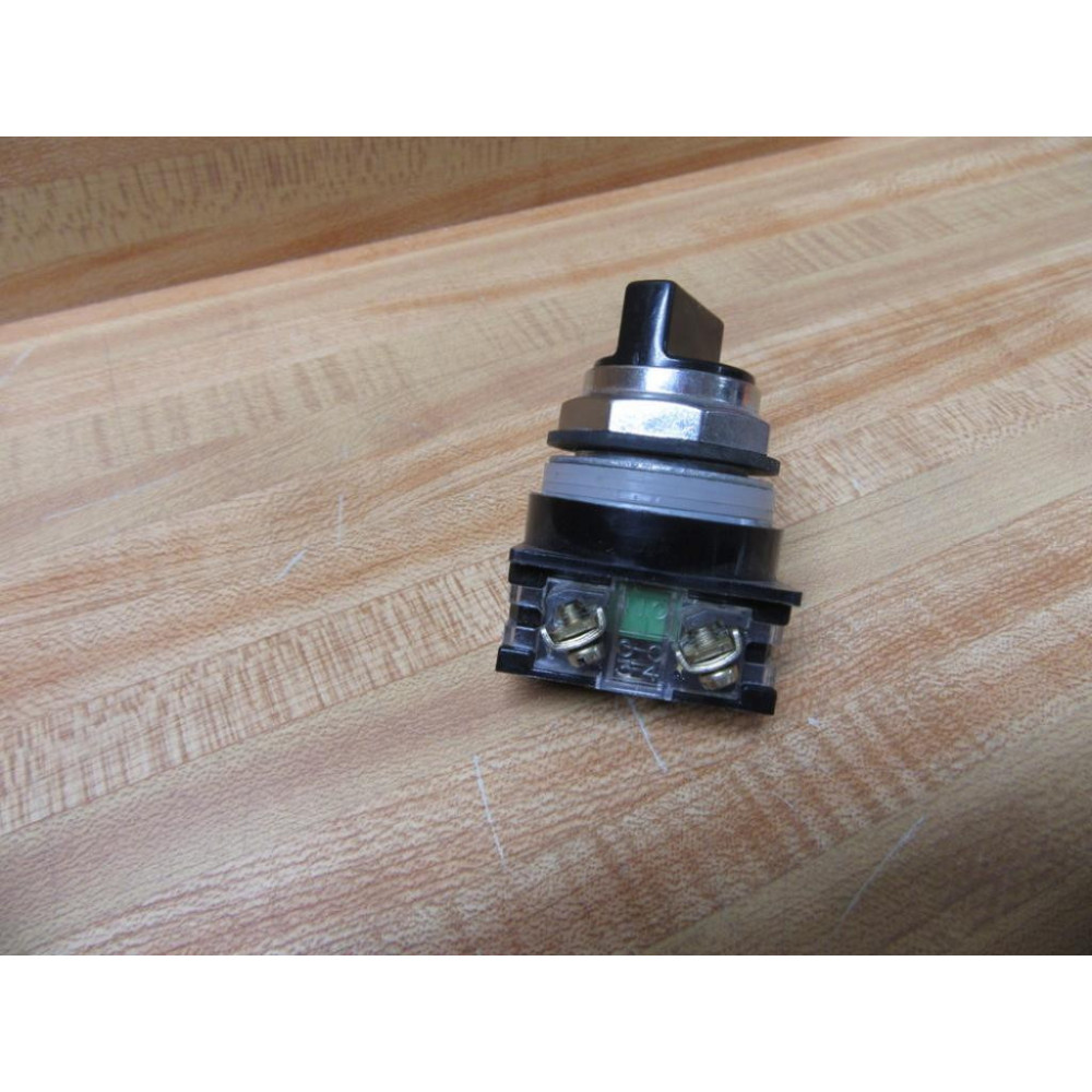 General Electric CR104PSG21Y001 Selector Switch GE - New No Box
