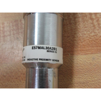 Cutler Hammer E57MAL30A2B1 Eaton Proximity Sensor