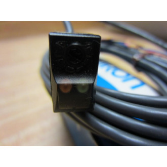 Omron E3V3-D62 Photoelectric Diffuse Reflective E3V3D62