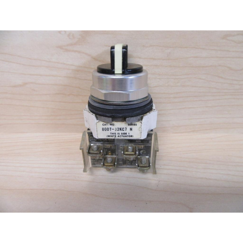 Allen Bradley 800T-J2KC7 Selector Switch 800TJ2KC7 W800T-XA Contact - Used