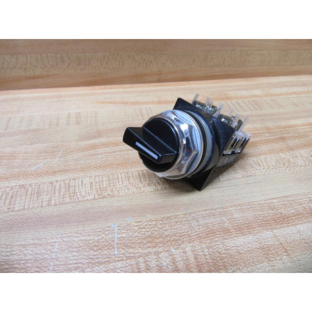 General Electric CR104PSG12B91 Selector Switch GE 2 Pos. - New No Box