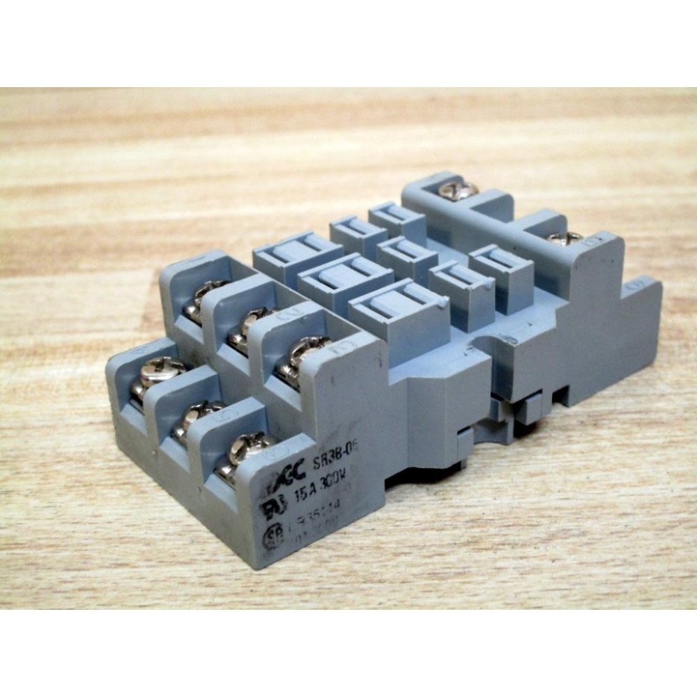 IDEC SR38-05 Relay Socket - New No Box