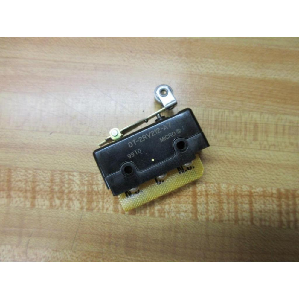 Micro Switch DT-2RV212-A7 Roller Lever - New No Box
