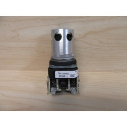 Allen Bradley 800T-QAH24G Green Push Button - Used