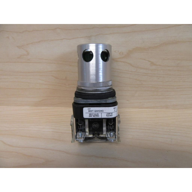 Allen Bradley 800T-QAH24G Green Push Button - Used Allen Bradley 800T-QAH24G Green Push Button - Used