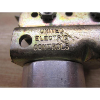 United Electric Controls J54S Pressure Switch J54S25 - Used