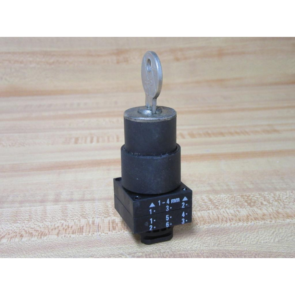 Siemens 3SB3 110-4MD01 Lock 3SB31104MD01 wBase - New No Box