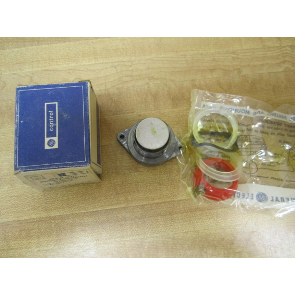 General Electric CR2940UA200C Red Push Button