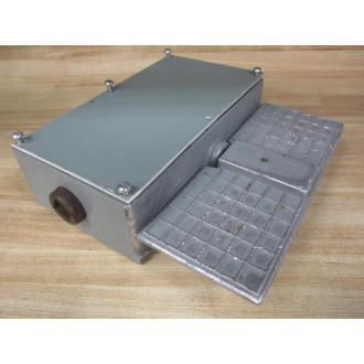 Cutler Hammer 10251H26B Bulletin 10251 Foot Switch Broken Underside - Used