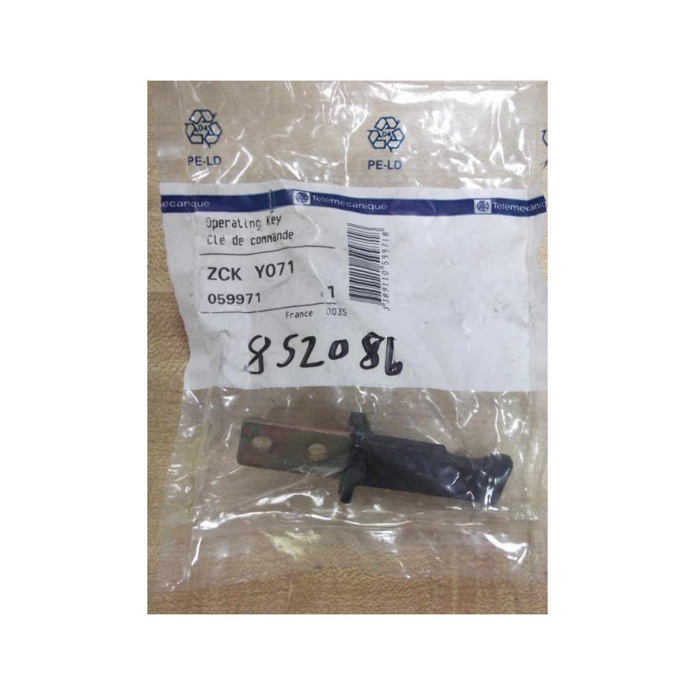 Telemecanique ZCK-Y071 Operating Key ZCKY071 059971
