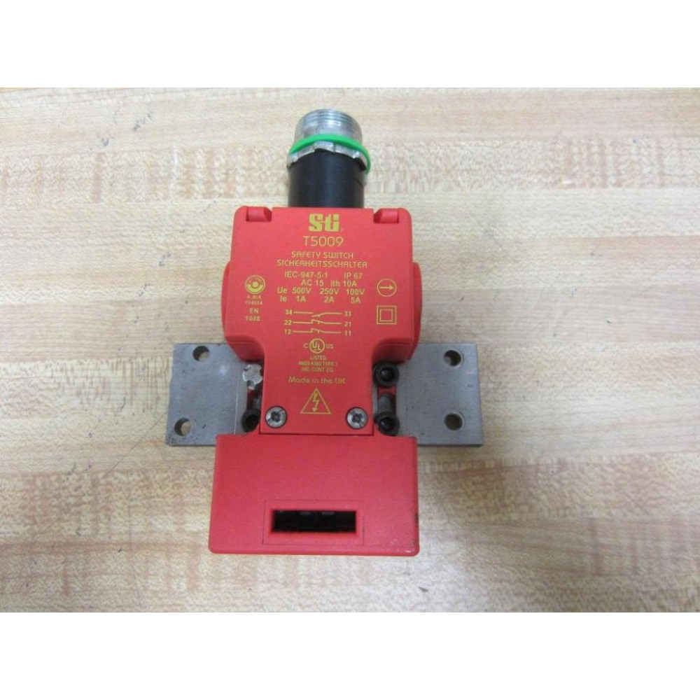 Scientific Technologies T5009 Safety Switch No Key - Used