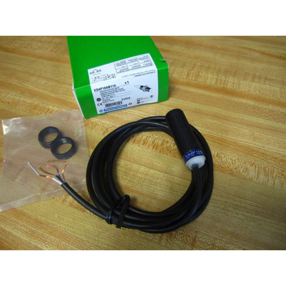 Telemecanique XS4-P18AB110 Proximity Switch XS4P18AB110 014559